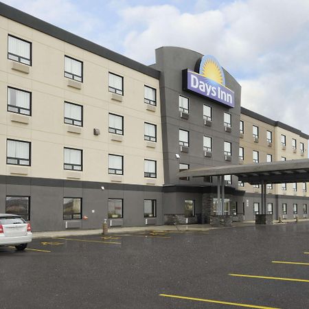 Days Inn By Wyndham Regina Airport West Экстерьер фото