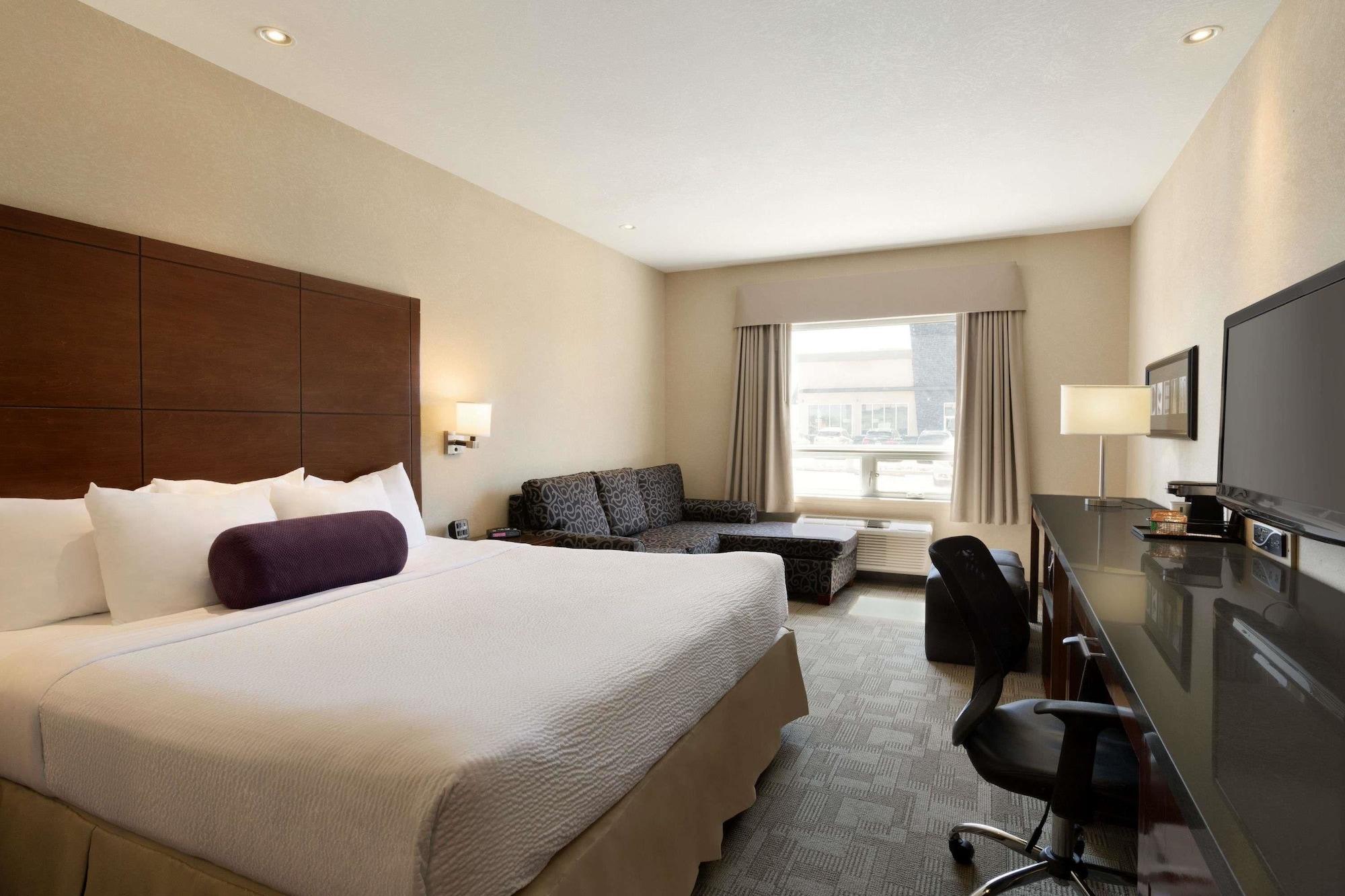 Days Inn By Wyndham Regina Airport West Экстерьер фото