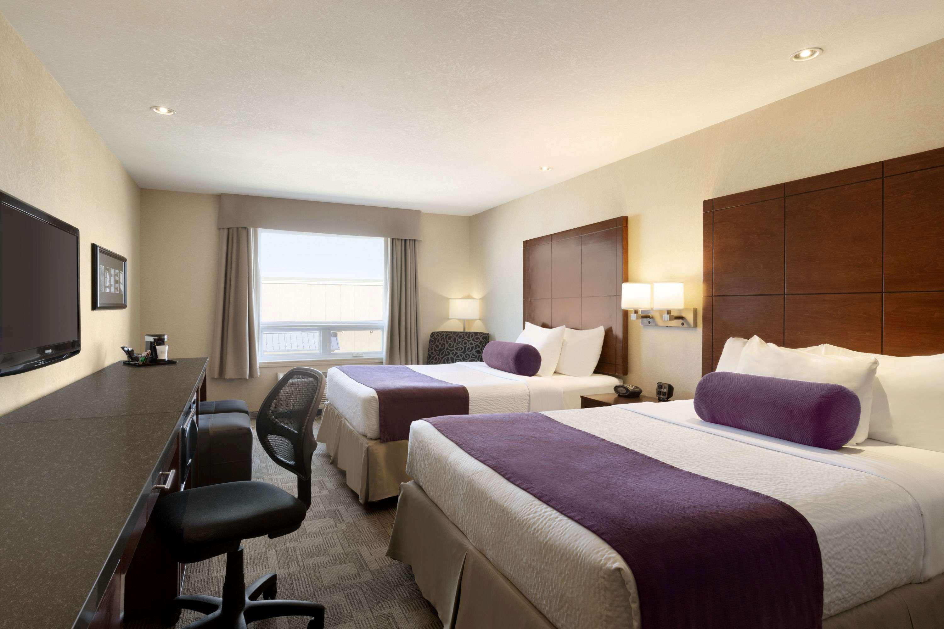 Days Inn By Wyndham Regina Airport West Экстерьер фото