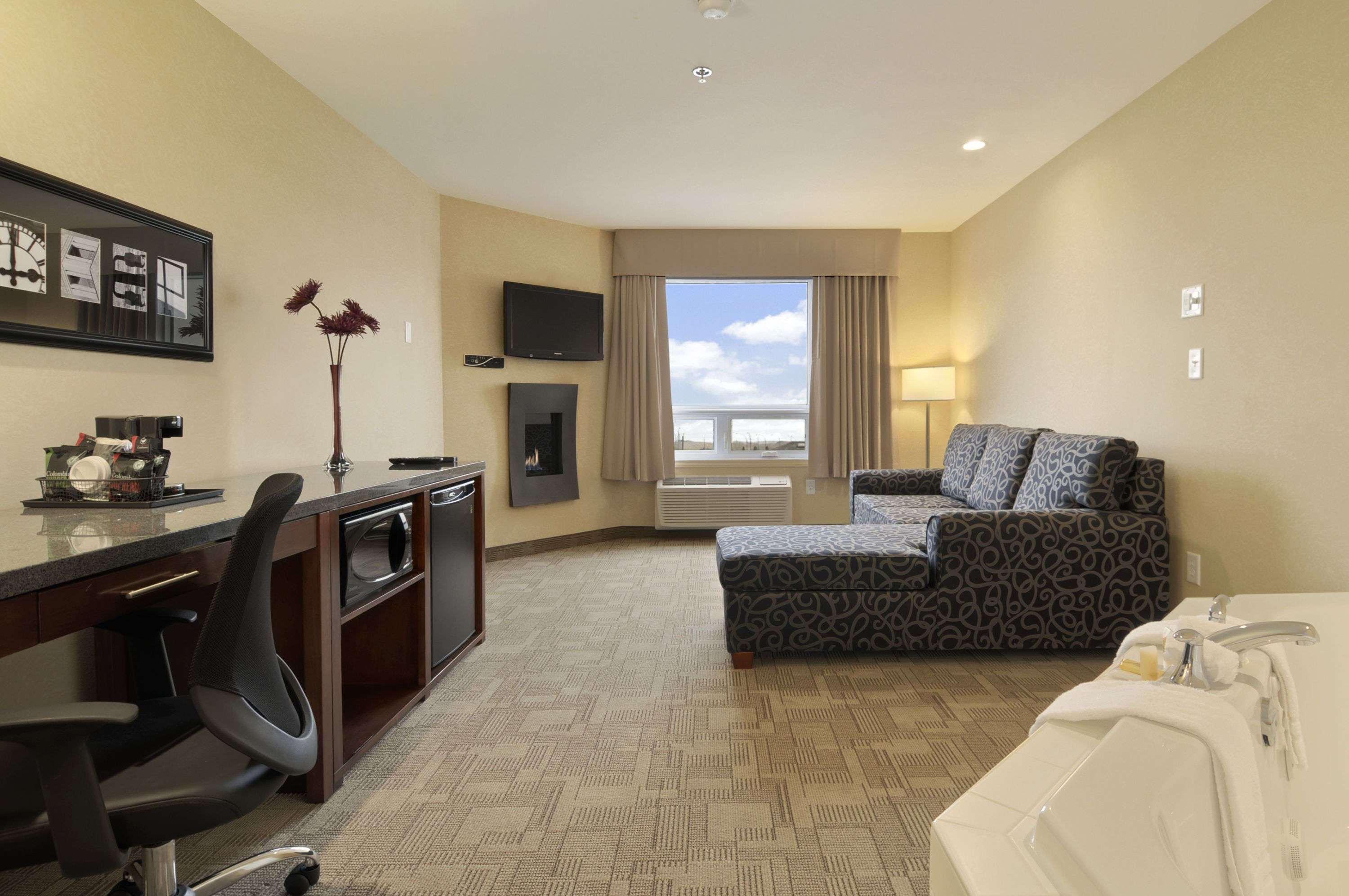 Days Inn By Wyndham Regina Airport West Номер фото