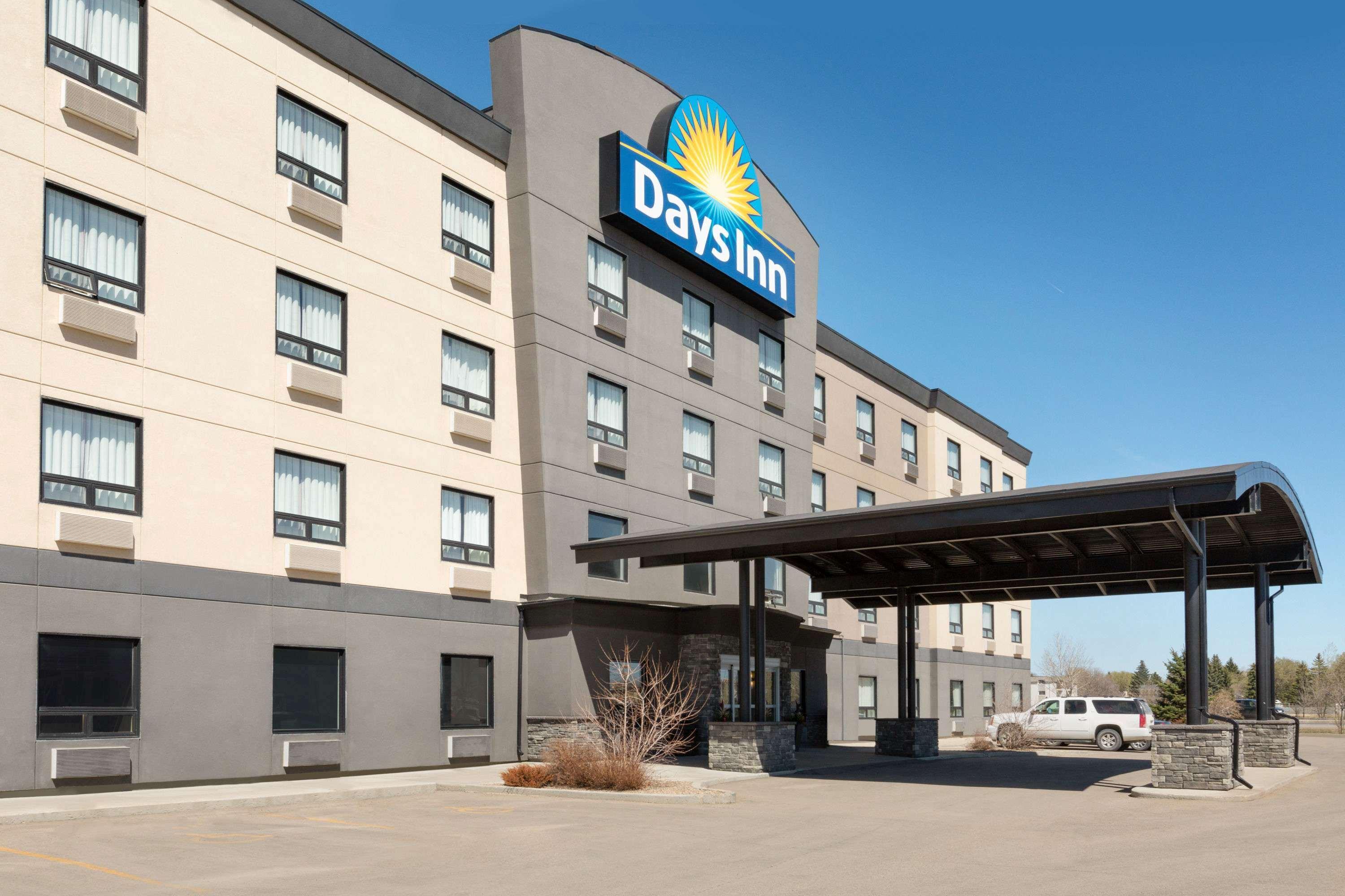 Days Inn By Wyndham Regina Airport West Экстерьер фото